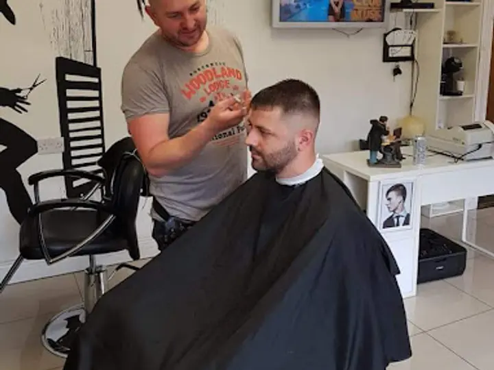 Benny's Barbers in Dublin 9