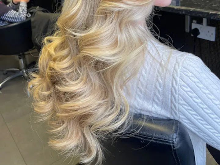 Blow Salons in Dublin 4