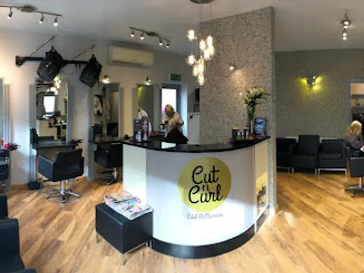 Cut N Curl in Birr