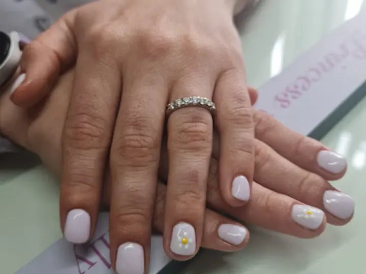 Lam Nails & Beauty in Hartstown