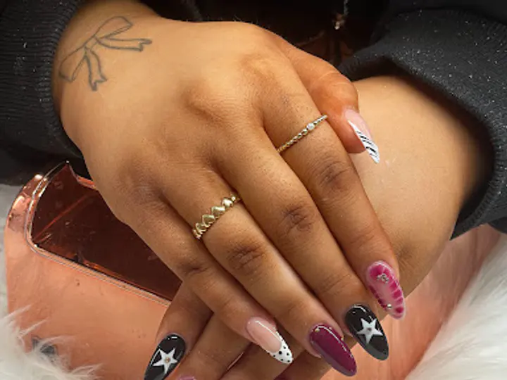 Nails Blossom Holywood in Holywood