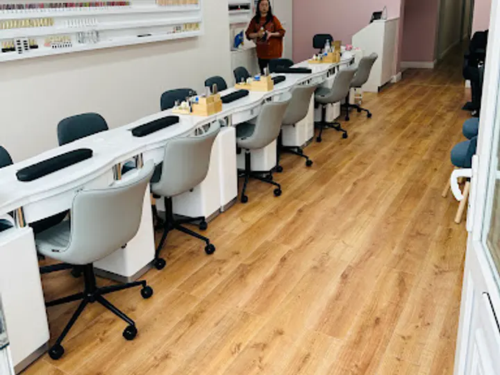 Pretty Nails & Beauty SPA in Crumlin