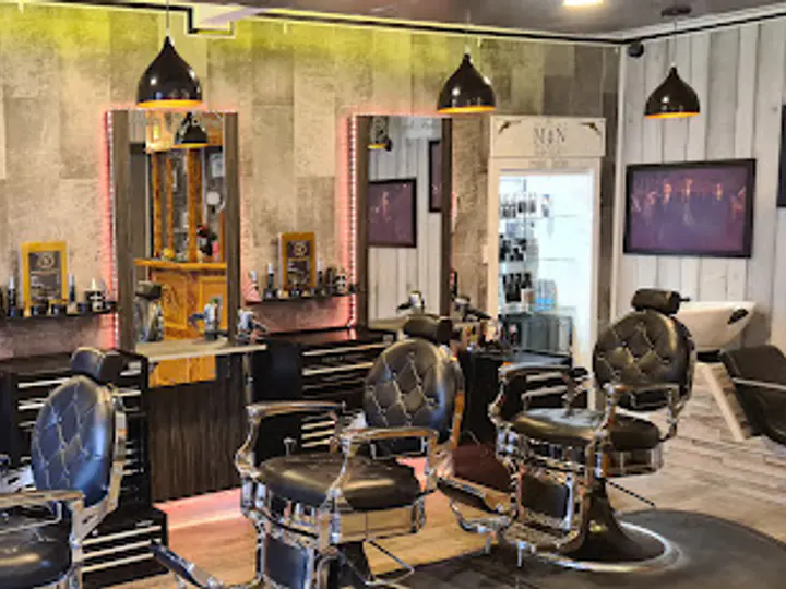 Smoke and Mirrors Barbershop in Castlecomer